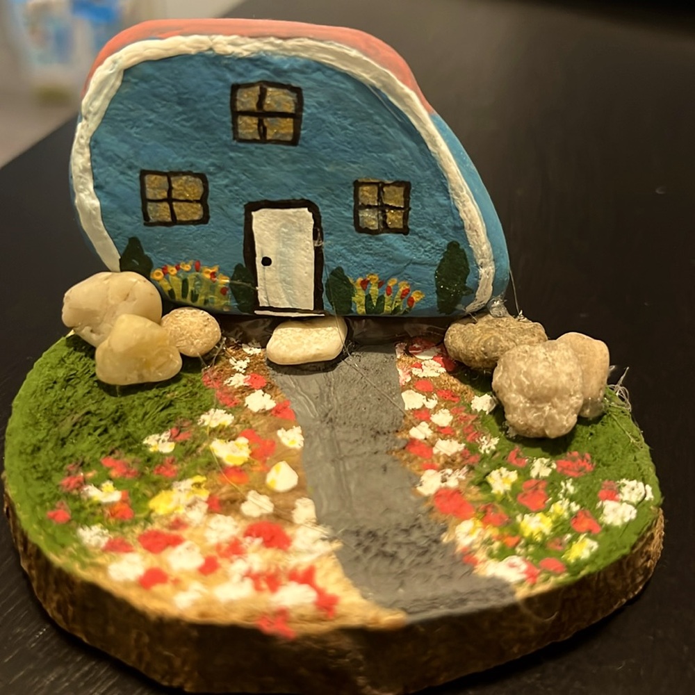Litle house made it whith stone